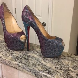 100% authentic in excellent condition worn once